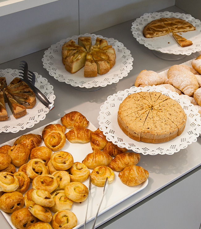 Torte e croissant colazione Hotel Lago di Garda