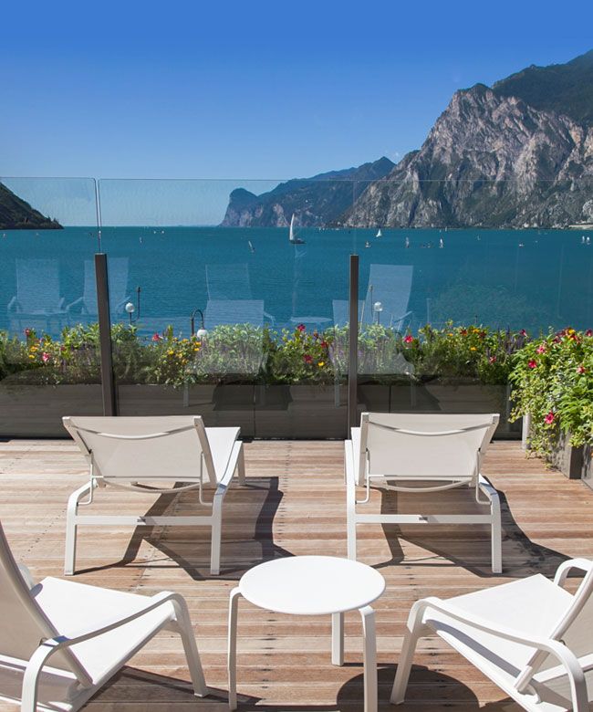 Terrazza con vista sul lago Hotel Lago di Garda